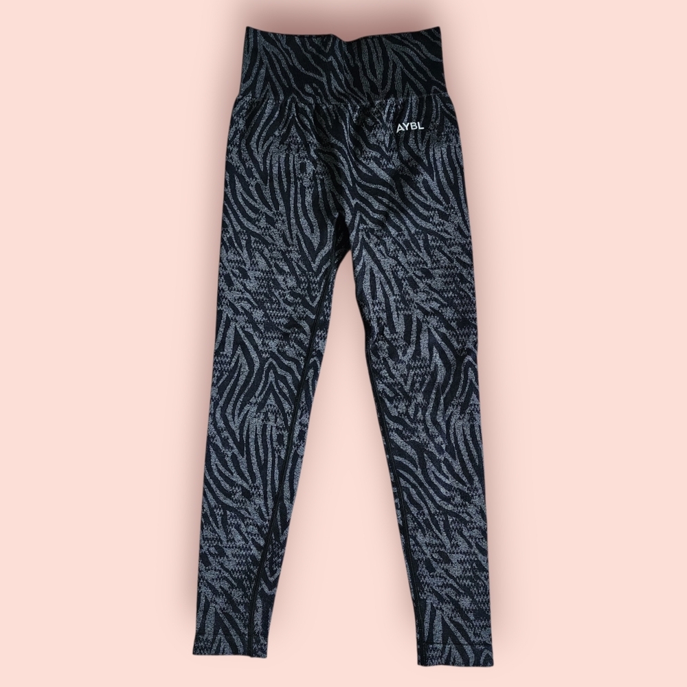 AYBL Monochrome Zebra Print Leggings Capri Yoga Pants